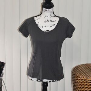 Lucy, L, v-neck Tee